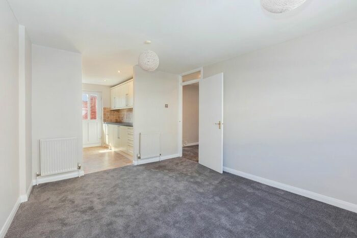 2 Bedroom Flat To Rent In St. Leonards Road, Windsor, SL4