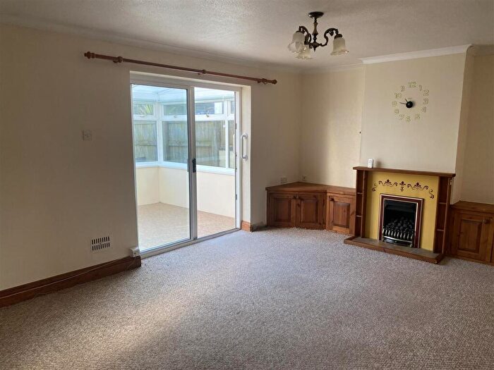 3 Bedroom Terraced House For Sale In Maes Ingli, Newport, SA42