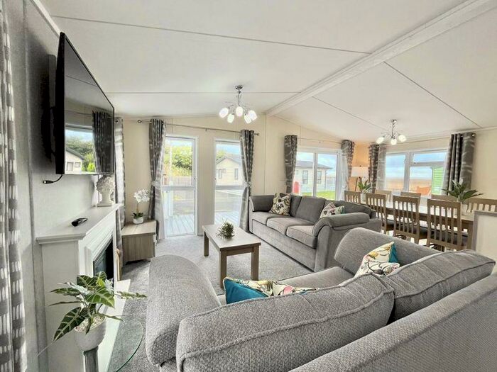 4 Bedroom Park Home For Sale In Ocean Edge Holiday Park, Heysham, LA3