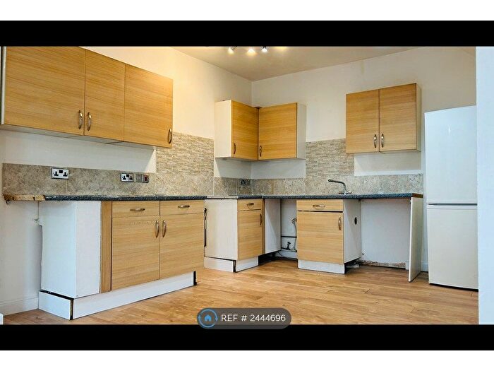 2 Bedroom Flat To Rent In Spring Bank, Hull, HU3