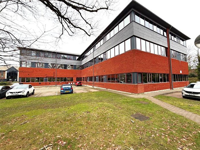 1 Bedroom Flat For Sale In Oak House, Harvest Crescent, Fleet, GU51