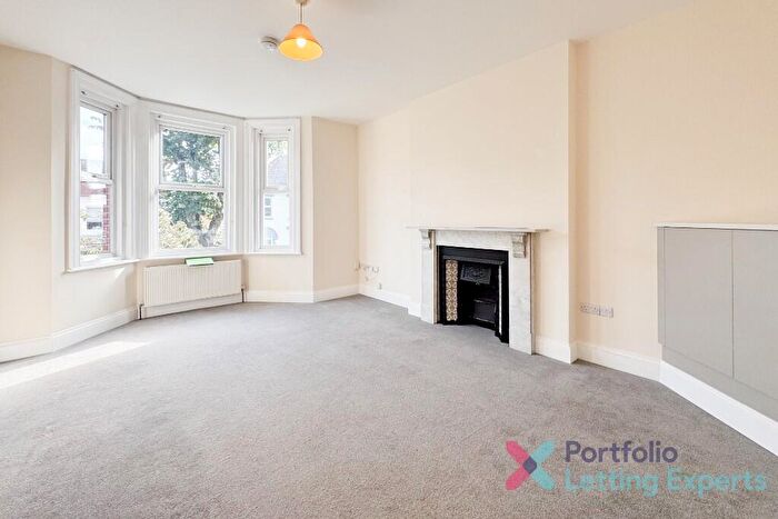 2 Bedroom Flat To Rent In Available Now! Just Renovated Two Bedroom Flat With Parking On Westby Road!, BH5