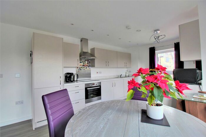 2 Bedroom Flat For Sale In Station Road, Hook, Hampshire, RG27