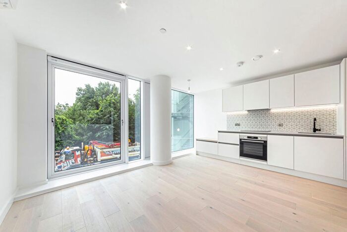 1 Bedroom Flat To Rent In Apt Parkview, Brentford, TW8