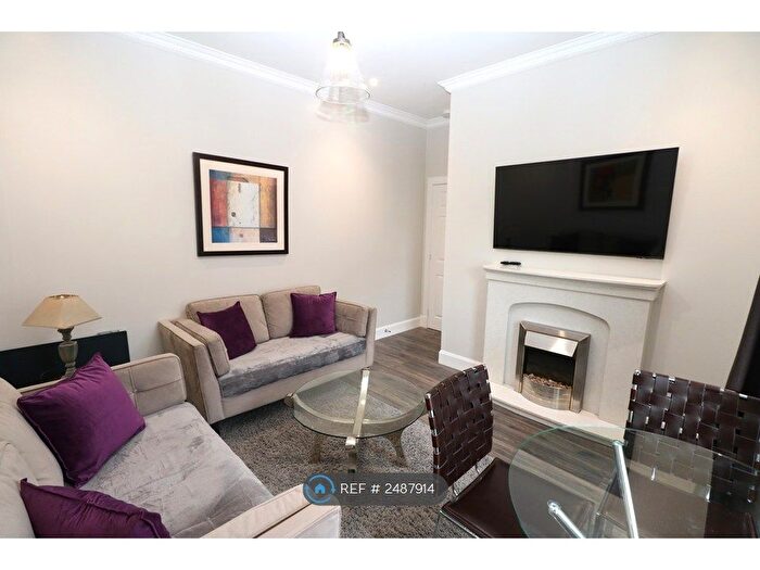 1 Bedroom Flat To Rent In West Nicolson Street, Edinburgh, EH8