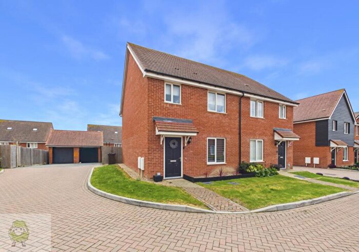 3 Bedroom Semi-Detached House For Sale In Thomas Aveling Road, Hoo, Rochester, ME3