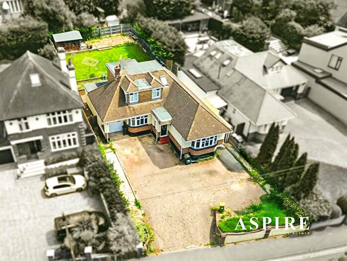 4 Bedroom Semi-Detached House For Sale In Crown Hill, Rayleigh, SS6