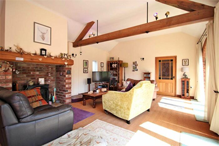 2 Bedroom Bungalow To Rent In Brockhall Road, Flore -, NN7