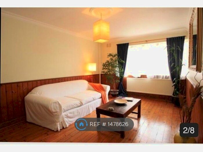 2 Bedroom Flat To Rent In Arlington Lodge, London, SW2