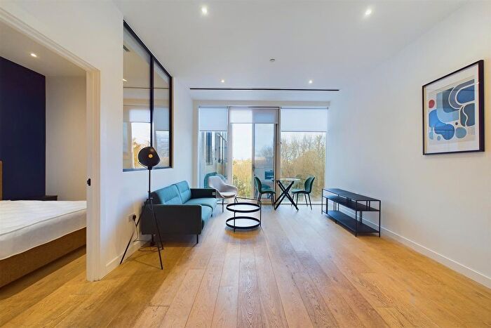1 Bedroom Flat To Rent In Park View, London, TW8