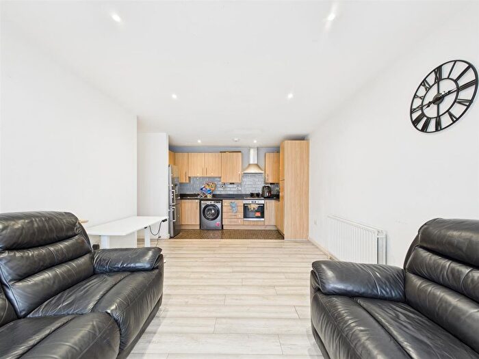 2 Bedroom Flat For Sale In Cornwall Road, London, N15