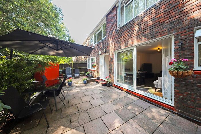 1 Bedroom Maisonette For Sale In Brickett Close, Ruislip, HA4