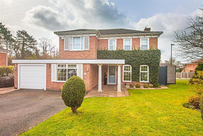 4 Bedroom Detached House For Sale In Wentworth Avenue, Whirlowdale Park, S11