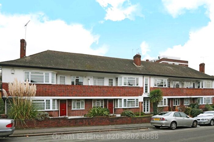 2 Bedroom Flat For Sale In Finchley, London, N3