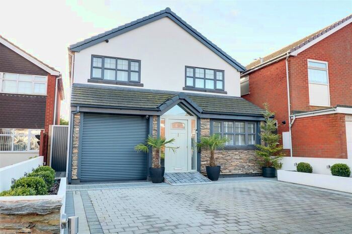 3 Bedroom Detached House To Rent In Thurlstone Road, Bloxwich, Walsall, WS3