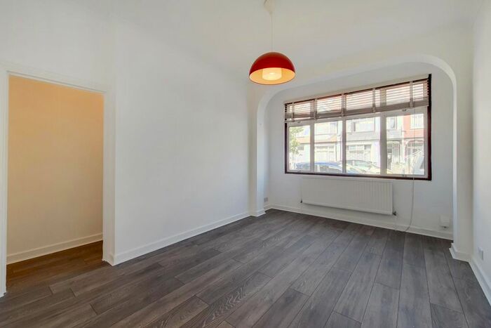 1 Bedroom Maisonette To Rent In Links Road, London, SW17