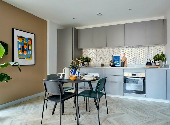 2 Bedroom Apartment To Rent In Dovetail, BS2
