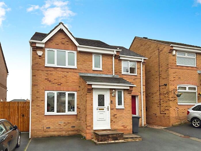 4 Bedroom Detached House For Sale In Hopefield Way, Bradford, BD5