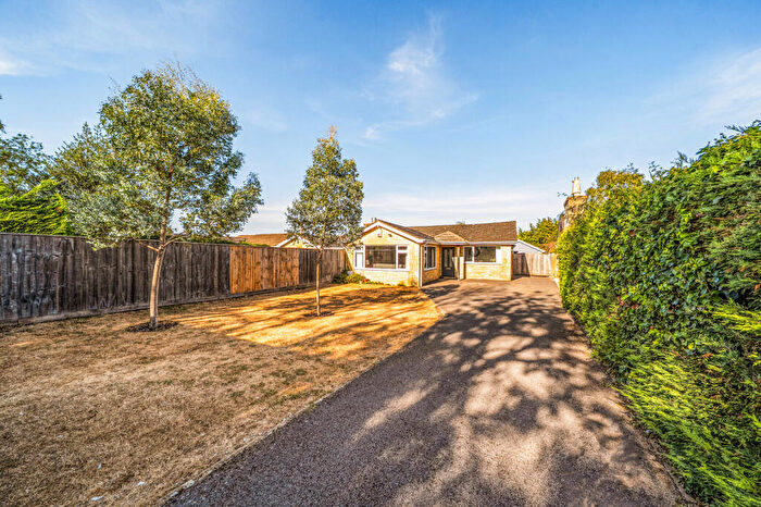 3 Bedroom Bungalow For Sale In Black Bourton Road, Carterton, OX18