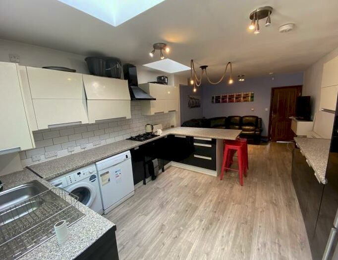 6 Bedroom Terraced House To Rent In Hubert Road, Selly Oak, Birmingham, B29