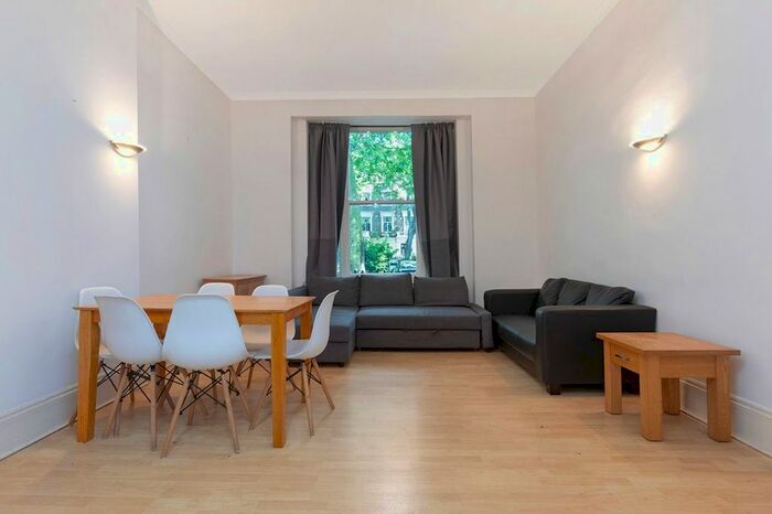 2 Bedroom Flat To Rent In Sussex Gardens, London, W2