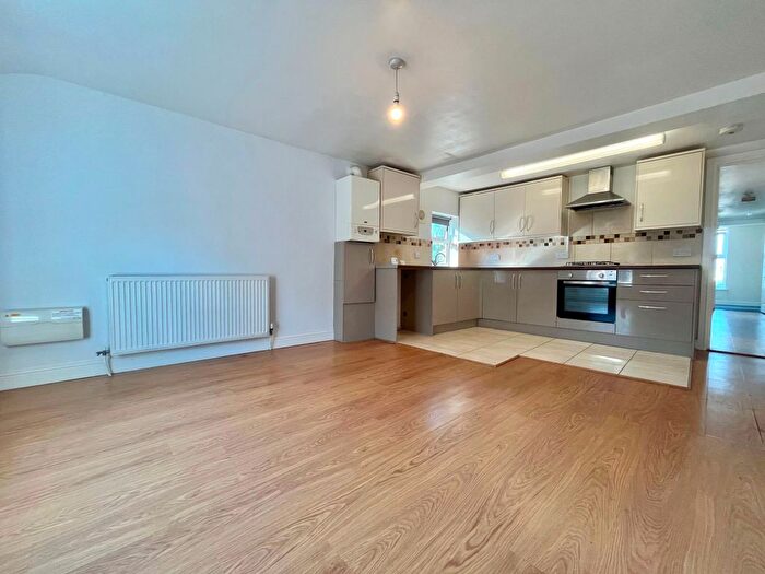 1 Bedroom Flat To Rent In East Street, Sittingbourne, ME10