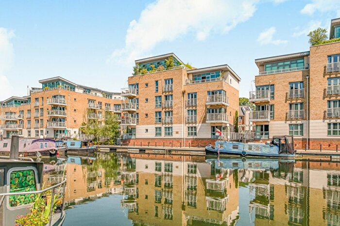 3 Bedroom Flat For Sale In Adams Quarter, Tallow Road, TW8