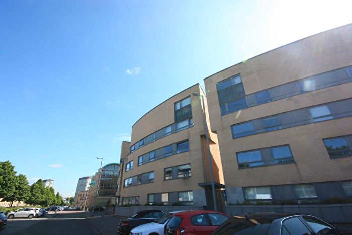 2 Bedroom Flat To Rent In Flat /, Queen Elizabeth Gardens, Glasgow, G5