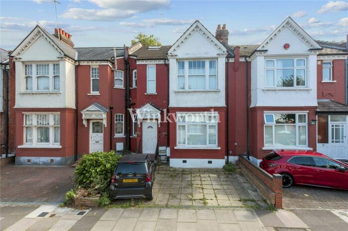 2 Bedroom Apartment To Rent In Spencer Avenue, London, N13