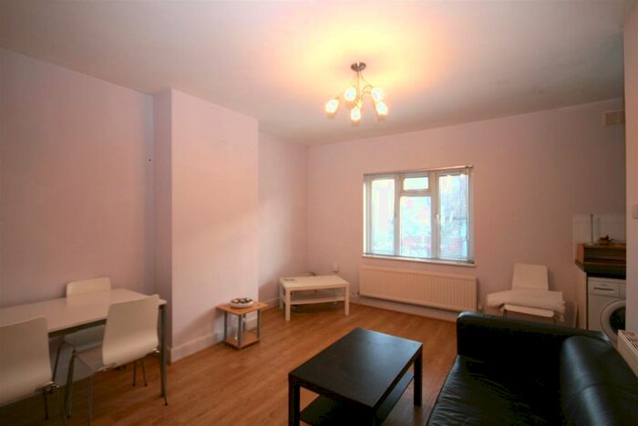 1 Bedroom Flat To Rent In Bowes Road, London, N11