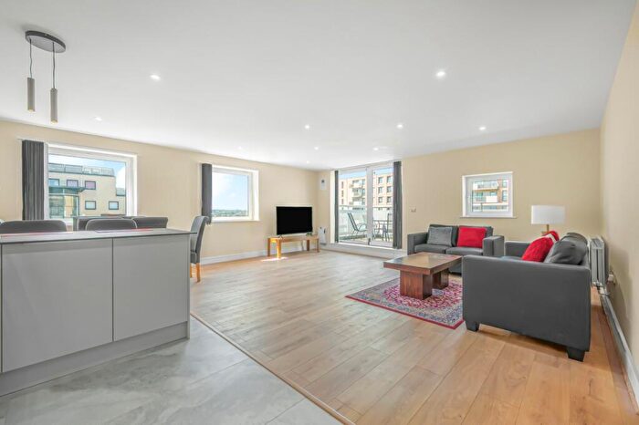 3 Bedroom Flat For Sale In Wards Wharf Approach, Silvertown, E16