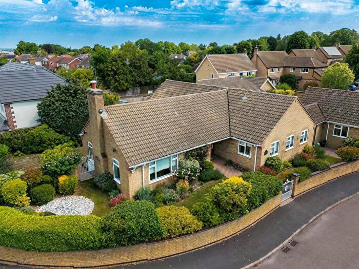 3 Bedroom Bungalow For Sale In Downlands, Royston, SG8