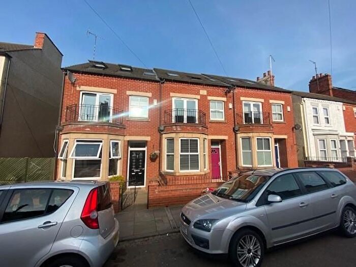 3 Bedroom End Of Terrace House To Rent In Moore Street, Northampton, NN2