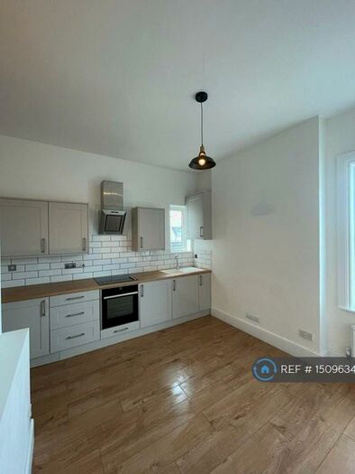 1 Bedroom Flat To Rent In Alexandra Terrace, Exmouth, EX8