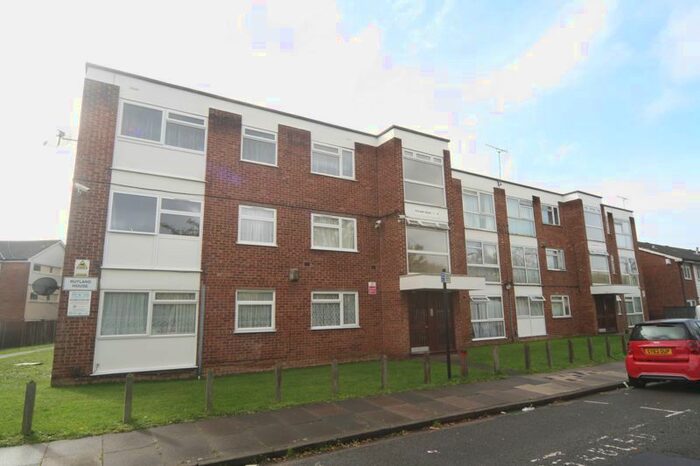 2 Bedroom Flat To Rent In The Farmlands, UB5