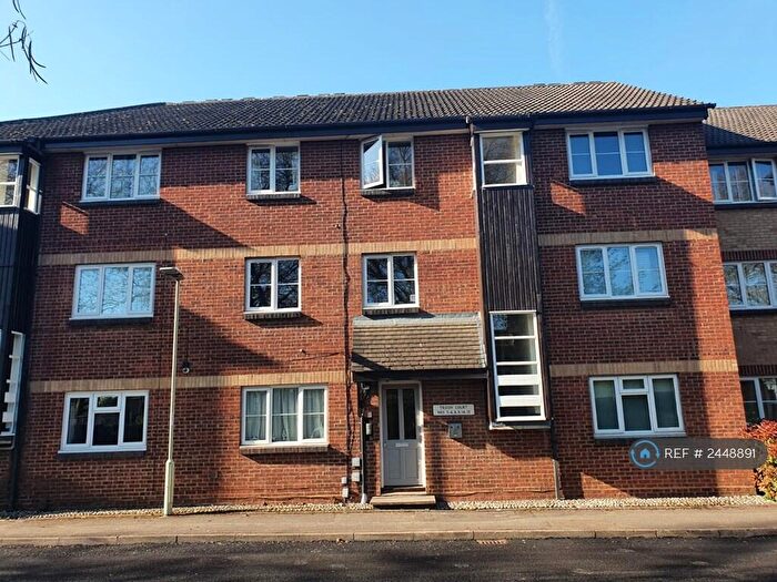 2 Bedroom Flat To Rent In Muirfield Close, Reading, RG1