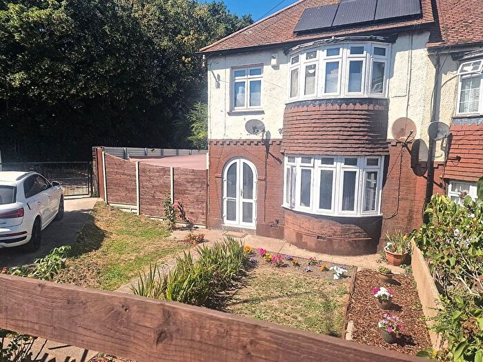 3 Bedroom End Terrace House For Sale In Old Road East, Gravesend, DA12