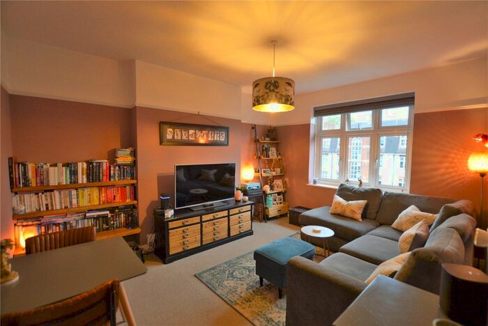 2 Bedroom Flat To Rent In Highland Road, London, SE19