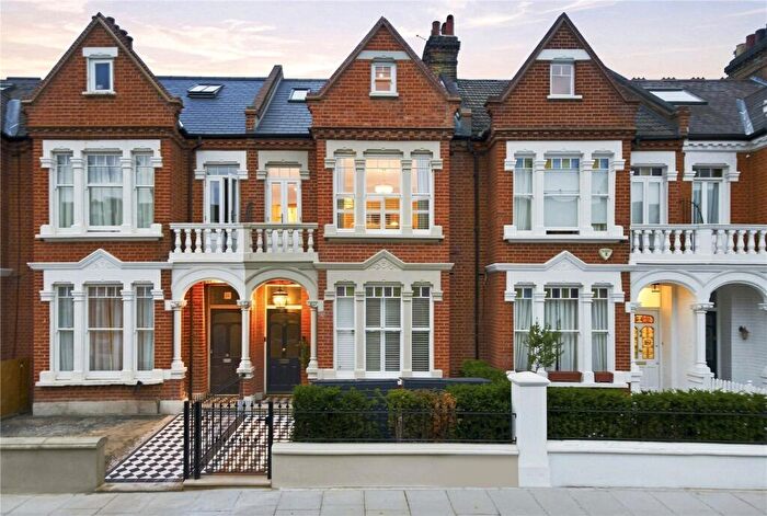 3 Bedroom Property For Sale In Altenburg Gardens, SW11