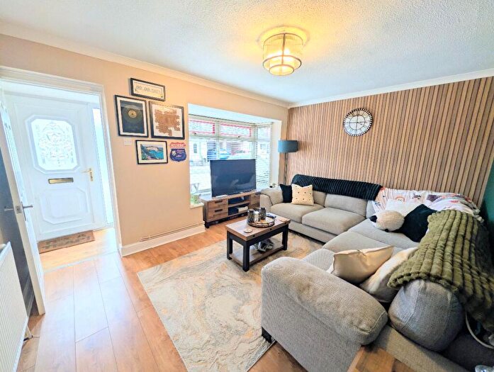2 Bedroom Bungalow For Sale In Mayland Avenue, Canvey Island, SS8