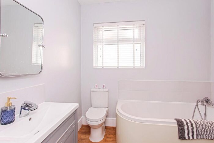 3 Bedroom Bungalow For Sale In Prittlewell Chase, Westcliff-on-Sea, Essex, SS0