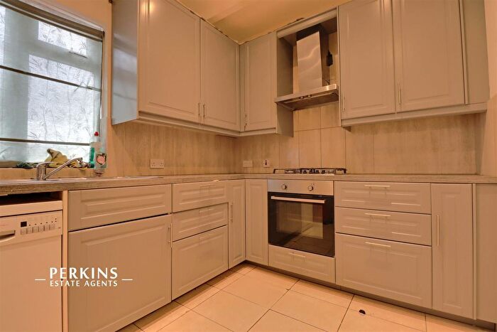 4 Bedroom Flat For Sale In Greenford, UB6