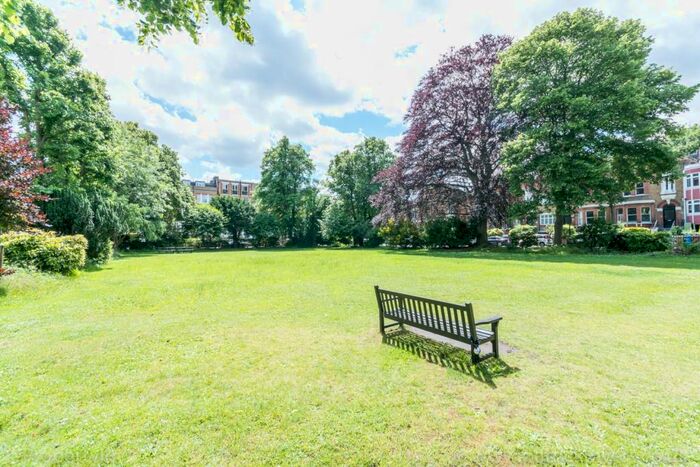 Studio To Rent In The Gardens East Dulwich, SE22