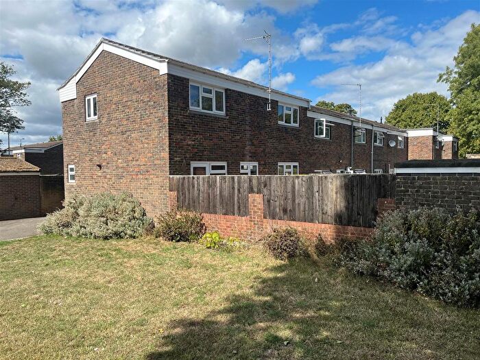3 Bedroom End Terrace House For Sale In Byron Close, Basingstoke, RG24
