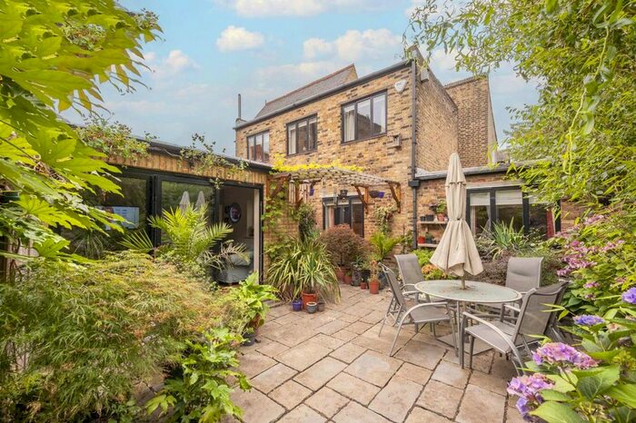 2 Bedroom Property To Rent In Leopold Road, London, SW19