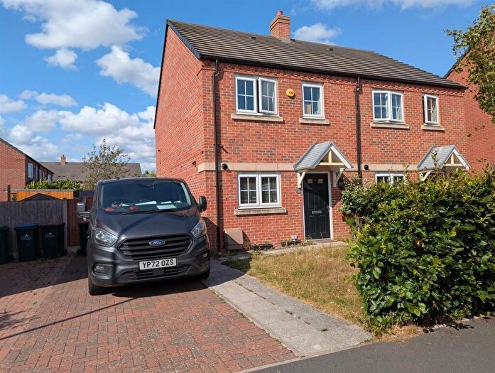 2 Bedroom House To Rent In Oakwood Avenue, Coventry, CV3