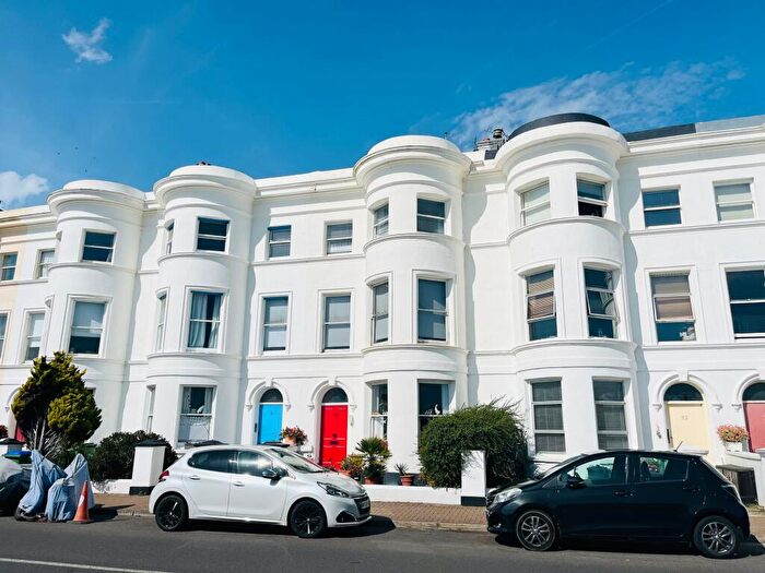 2 Bedroom Flat To Rent In South Terrace, Littlehampton, BN17