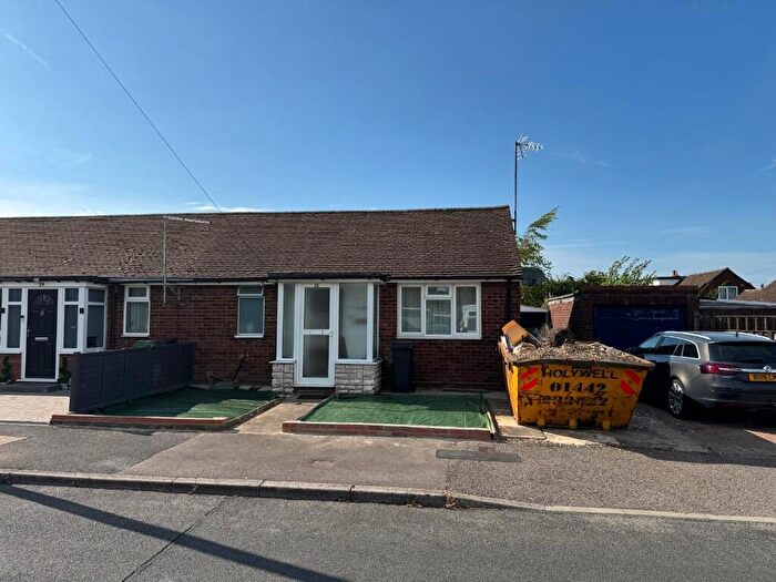 2 Bedroom Semi-Detached Bungalow To Rent In Wimple Road, Luton, Bedfordshire, LU4