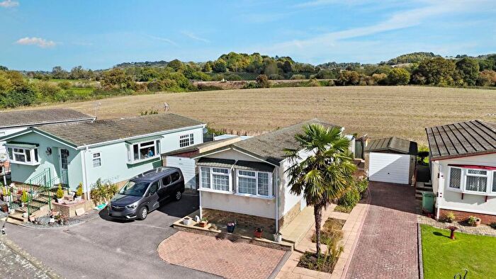 2 Bedroom Park Home For Sale In Forstal Lane, Harrietsham, ME17