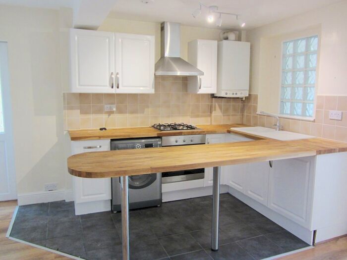 2 Bedroom Maisonette To Rent In Bourneside Road, Addlestone, KT15